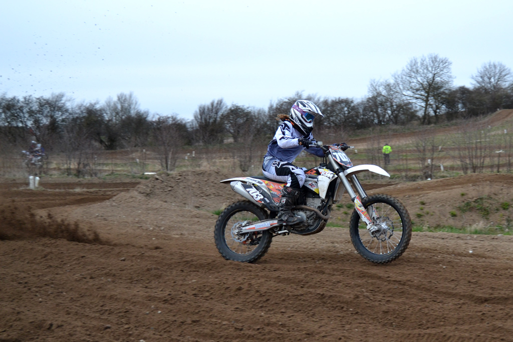 Julie Dalgaard Motorcross kører.